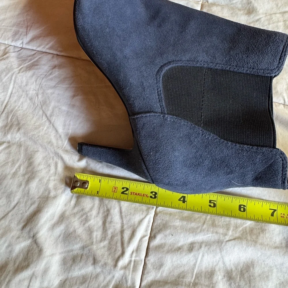 Clarks Carlita Quinn Navy Blue Suede Ankle Bootie Heels, Size 7 - Picture 11 of 14